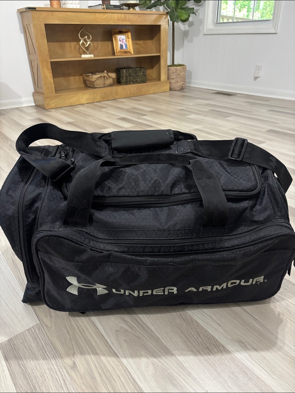Under Armour Black Weekend Duffel Traveling Bag‎ with Silver Logo